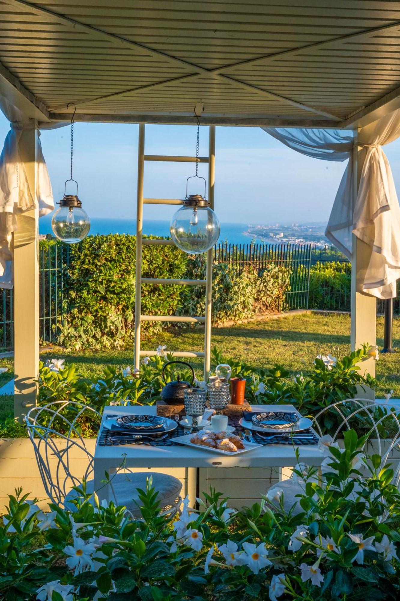 Bed and Breakfast Tra Gli Alberi E Il Mare Сироло Экстерьер фото