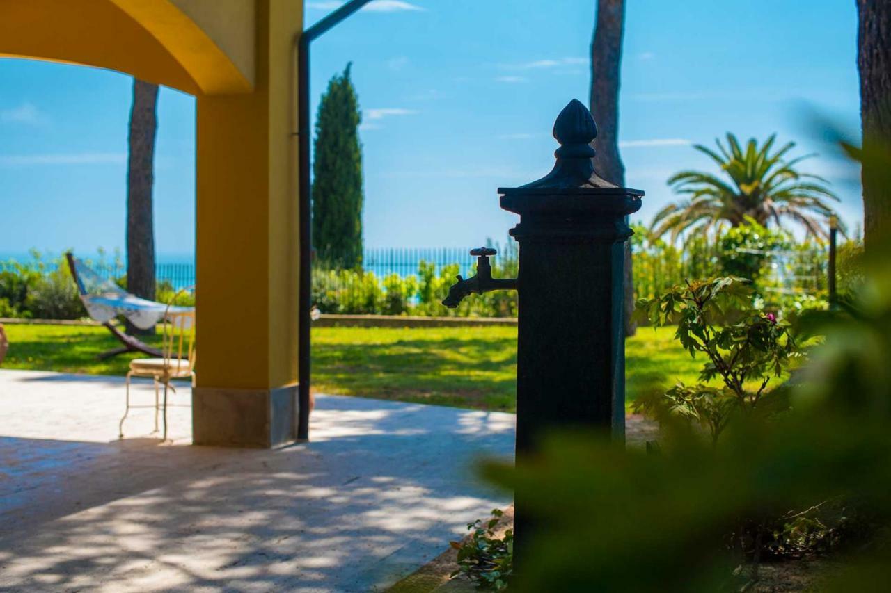 Bed and Breakfast Tra Gli Alberi E Il Mare Сироло Экстерьер фото